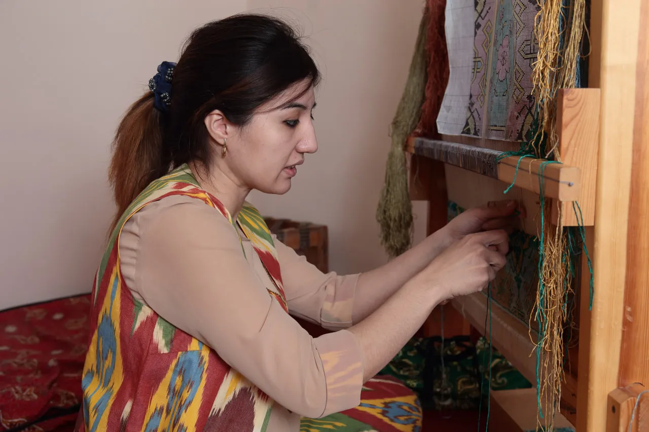 Ipak gilam to‘qish